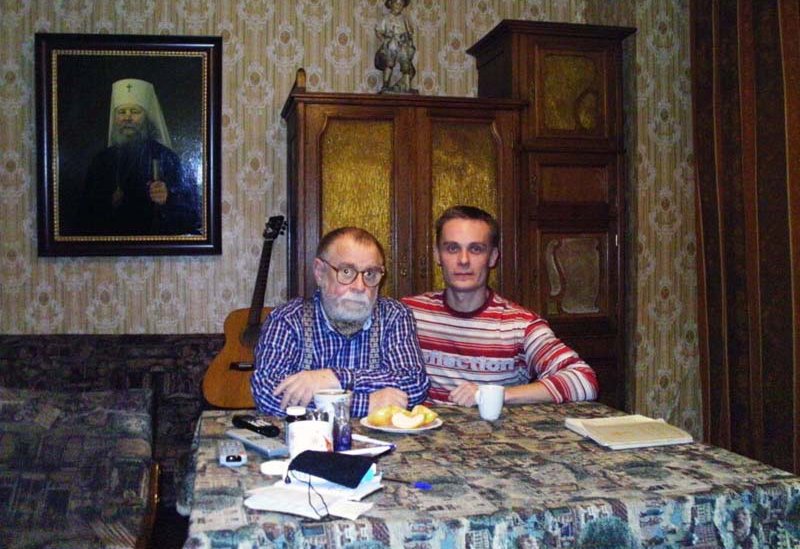 Пётр Синявский и Александр Чернышов работают над новой песней, дома у поэта, 2012