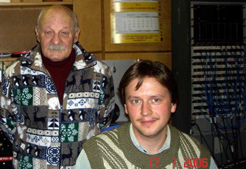 Леонид Завальнюк и Максим Бысько в аппаратной Радиодома на Пятницкой, 2006